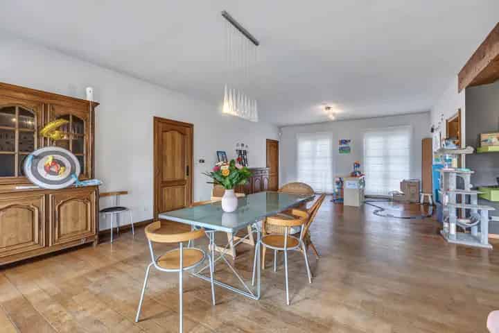 Statige villa op 16a86ca