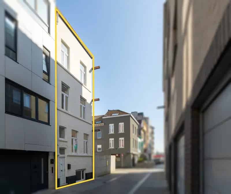 Volledig gerenoveerde comfortabele woning  aan het Paulusplein!