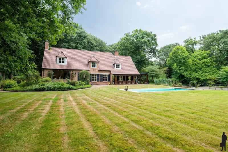 Op absolute toplocatie gelegen villa!