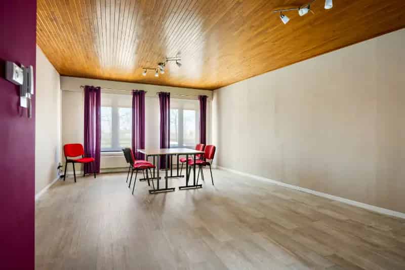 Rijwoning 4 slaapkamers tuin 2 garages praktijkruimte