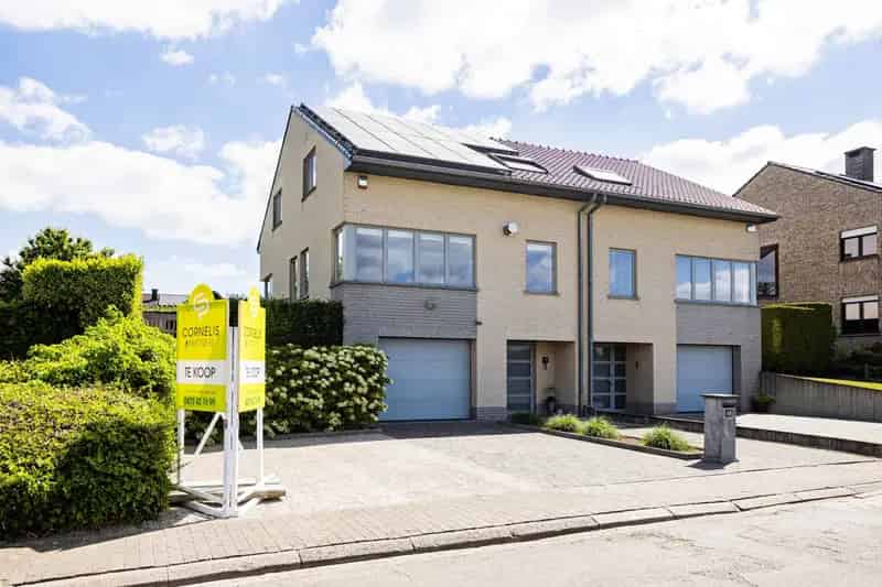 Instapklare bel-etage met 3 SLP en gezellige tuin