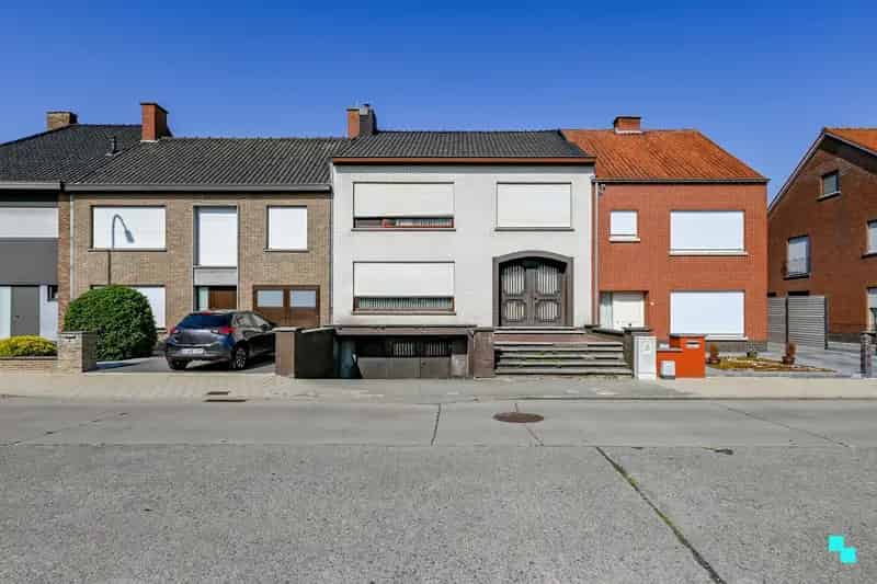 Karaktervolle woning met riante woonoppervlakte (267 m²) en tuin in Emelgem