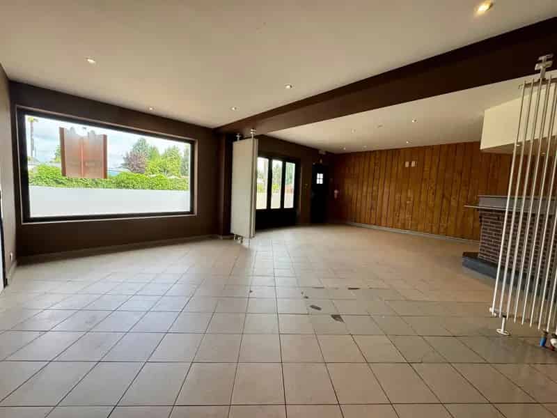 Kantoorruimte met duplex-appartement te Langdorp