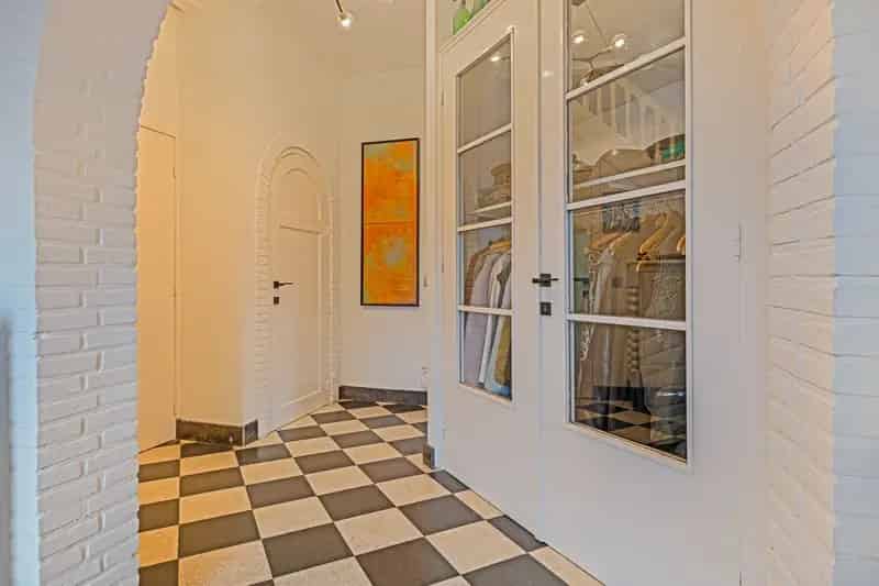 Karaktervolle gemoderniseerde jaren'50 architectenwoning met buitenzwembad op wandelafstand van Lanaken-Centrum
