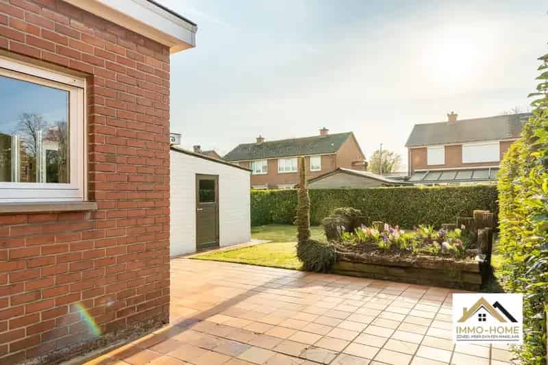 Te renoveren woning op uitstekende locatie te Lochristi