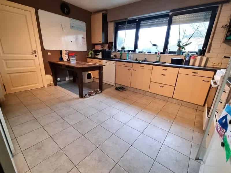 Vrijstaande woning gelegen in een zeer rustige straat met 4 ruime slaapkamers