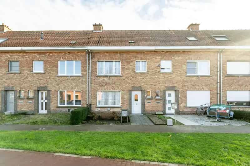Ruime Gezinswoning Ingelmunster Veel Potentieel