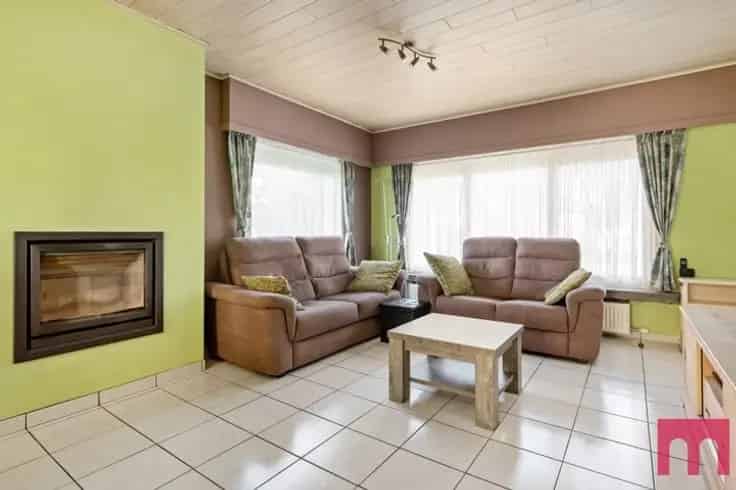 Huis Te Koop Centrale Ligging 3 Slaapkamers Ruime Tuin