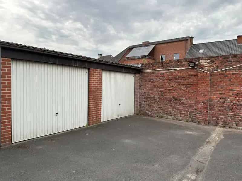Centrum Roeselare -  Ruime garage te koop