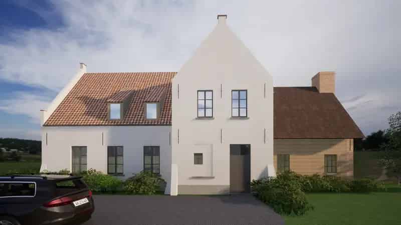 Bouwgrond omringd door groene velden