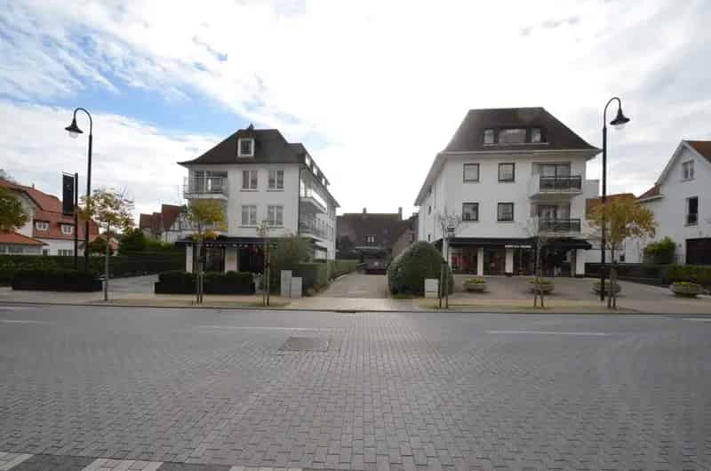 Autostaanplaats in een residentie op de Kustlaan nabij het Albertplein