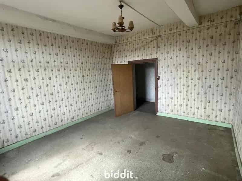 TE RENOVEREN WONING MET 5 KAMERS