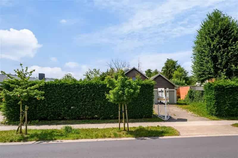 Te renoveren woning met veel potentieel op perceel van 1443m²