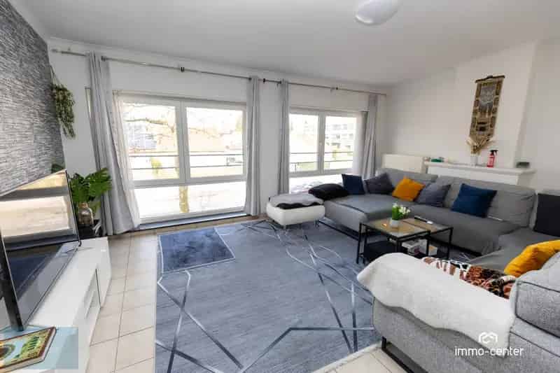 Investeringskans in de bruisende Stalenstraat – Handel gelijkvloers met ruim appartement!