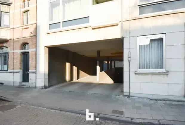 Ondergrondse staanplaats bereikbaar via autolift