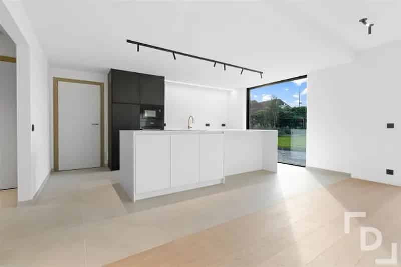 Gerenoveerde, alleenstaande woning in centrum Ieper!