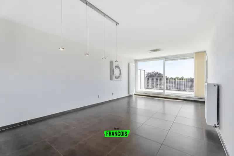 Instapklaar appartement met ruim terras in centrum Diksmuide