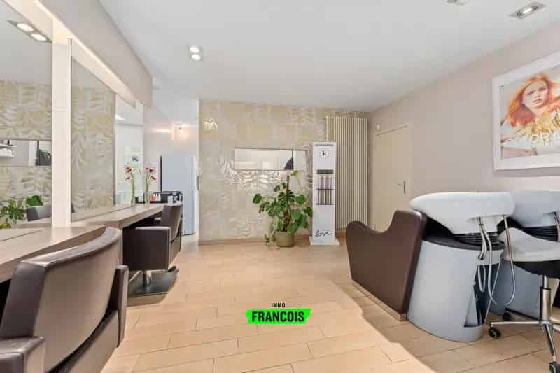 Energiezuinige woning met handelsruimte in hartje Aartrijke