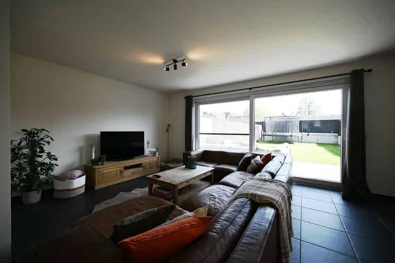 Gezinsvriendelijke Woning met Open Keuken, Tuin parkeerplaats en Garage