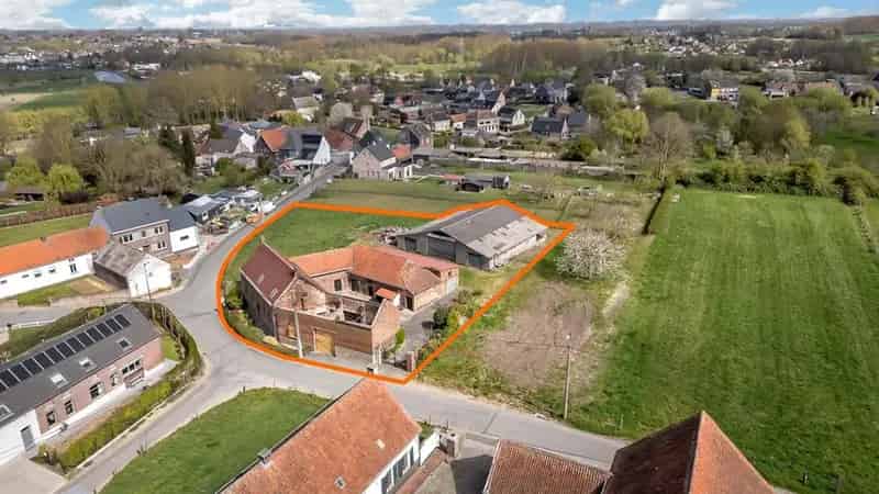 Uitzonderlijke historische hoeve op perceel van meer dan 30 are