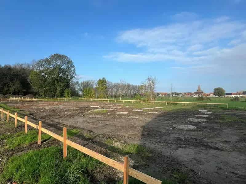 Nieuwbouw casco woning rustig gelegen te Lapscheure.