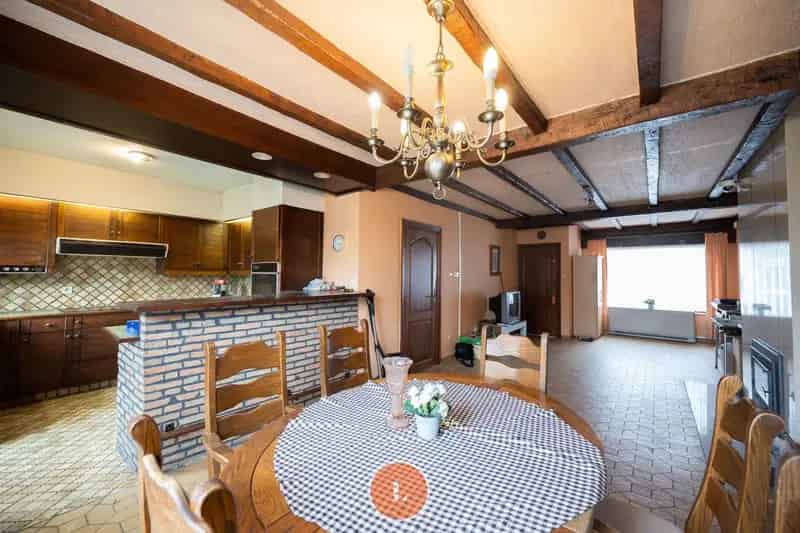 Woning met 4 slaapkamers en garage in Menen