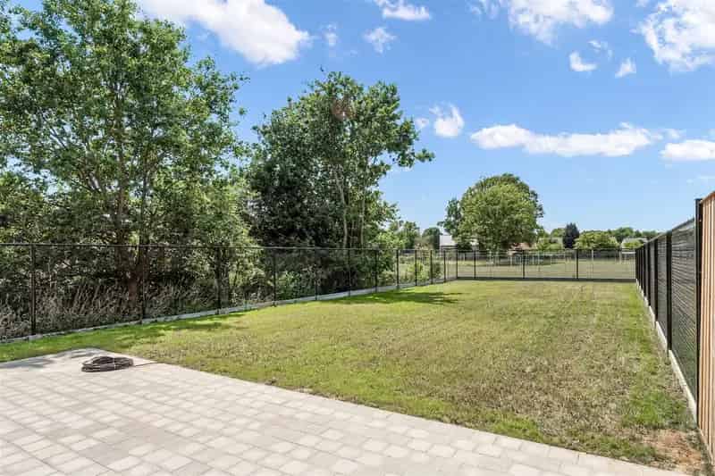 NIEUWBOUWWONING OP UITERST RUSTIGE DOCH CENTRAAL GELEGEN PERCEEL VAN CIRCA 500M² TE BEVERLO