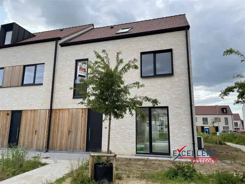 Nieuwbouwwoning met 3 slaapkamers te huur in Tielt