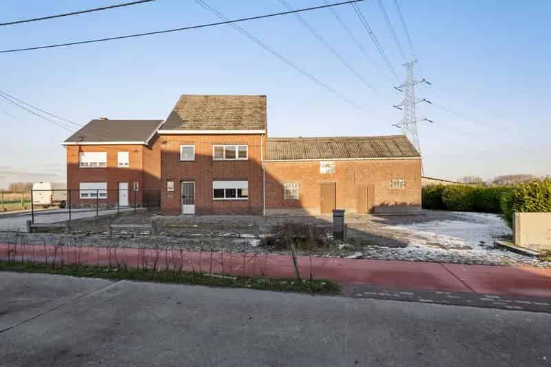 Ruime, te renoveren woning op maar liefst 1.725m² te Leest