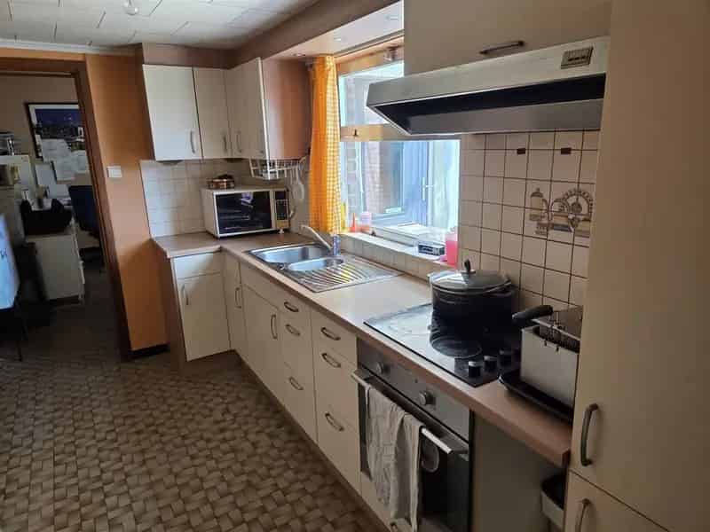 Ruime halfopen woning te Brakel
