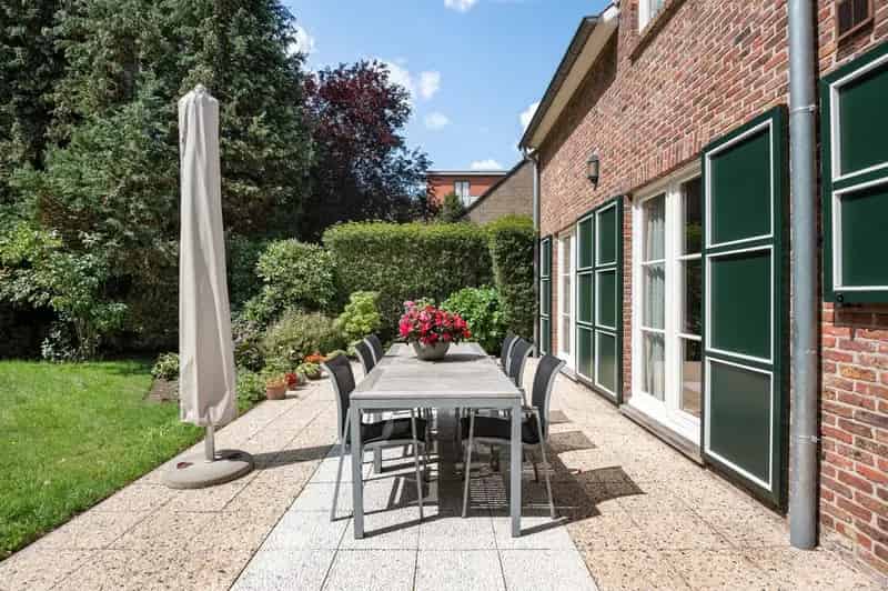 Instapklare gezinswoning met 4 slaapkamers, garage en tuin in rustige buurt