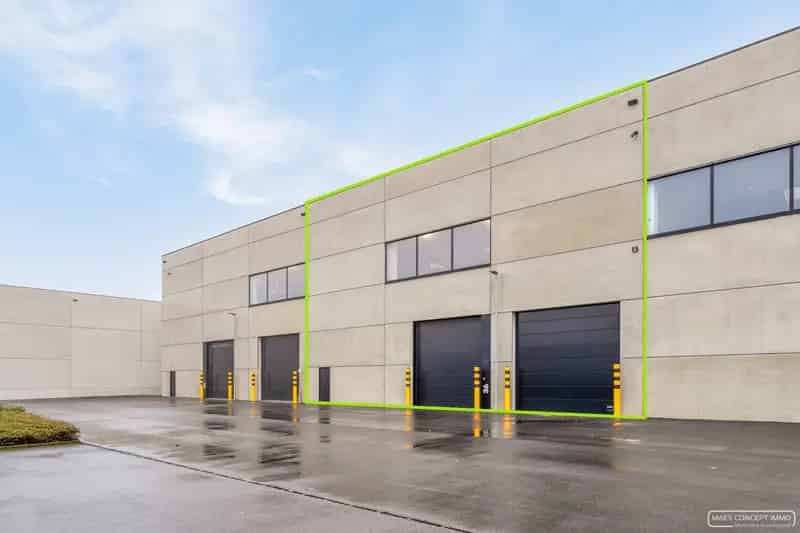 Nieuwbouw magazijn te koop van 1084 m2 bij E17 en Waregem centrum