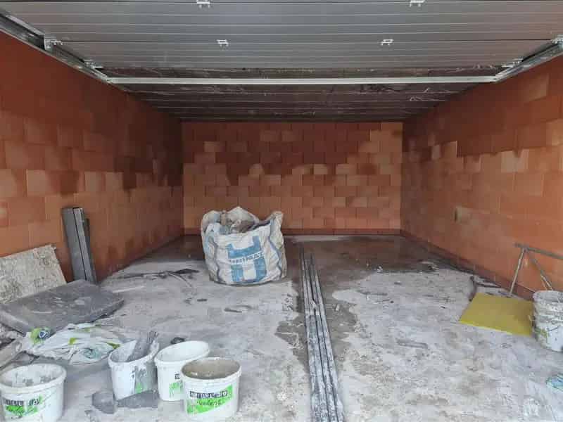 Ruime nieuwbouw garage te huur in Lokeren