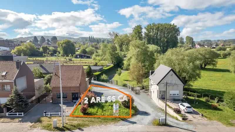 Strategisch gelegen bouwgrond voor halfopen bebouwing
