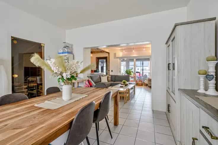 Huis Te Koop Aalst: Ruime woning 5 slpk, 2 badk, garage & tuin