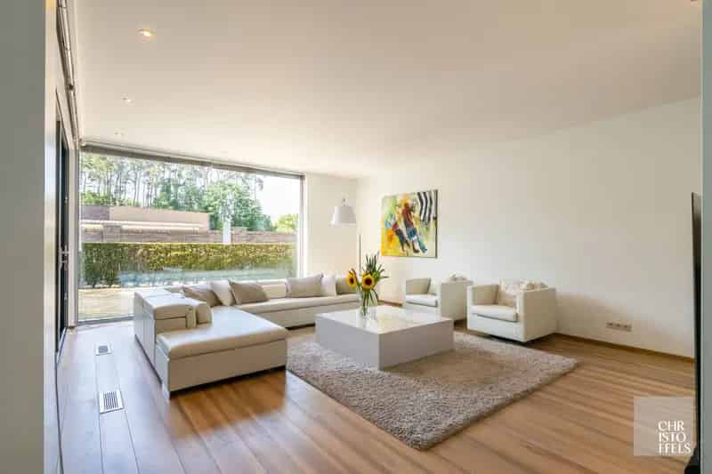 Moderne villa in residentiële omgeving!
