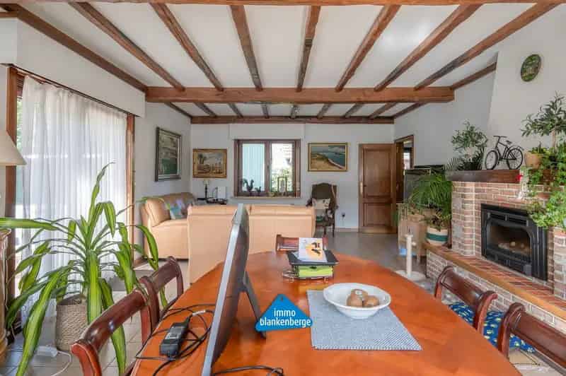 Gezellige Villa met Twee Slaapkamers en Grote Tuin