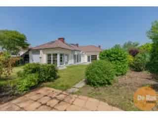 Vrijstaande Bungalow te Gijzegem - Grote Tuin - 3 slaapkamers - Praktijkruimte