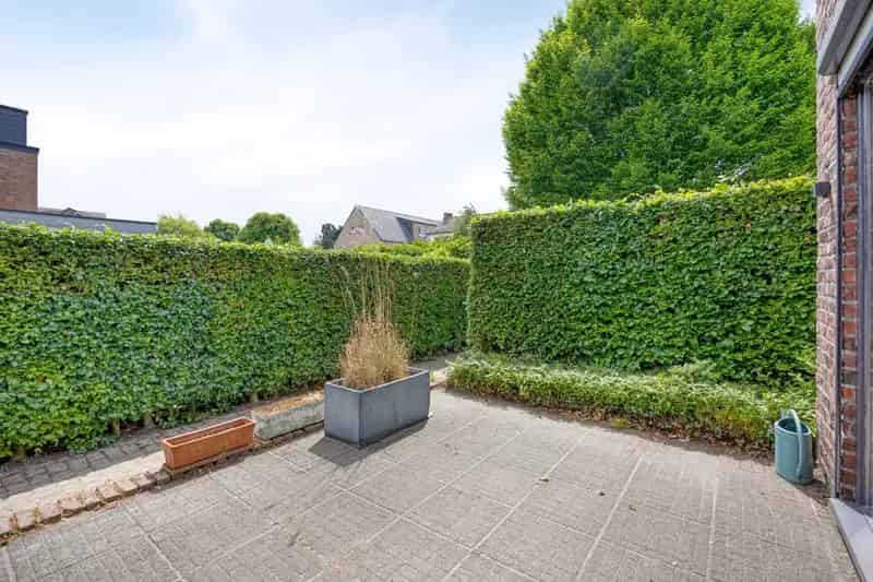 Gunstig gelegen instapklare woning op prachtig perceel van 10a88 !