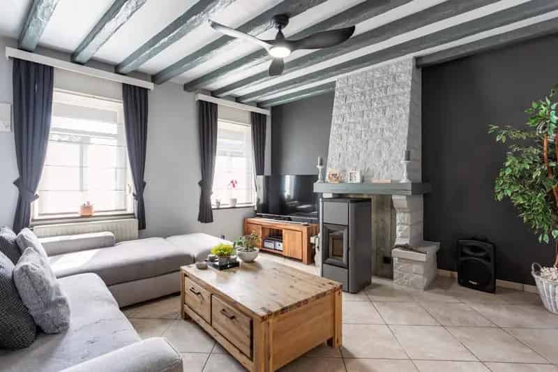 Ruime kangoeroewoning met 6 slpks, 2bdks, 2 garages en tuin te Oetingen