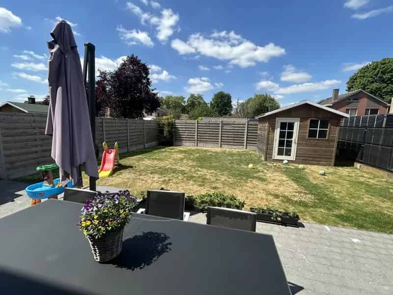 Ruime Energiezuinige Gezinswoning Met Zonnepanelen