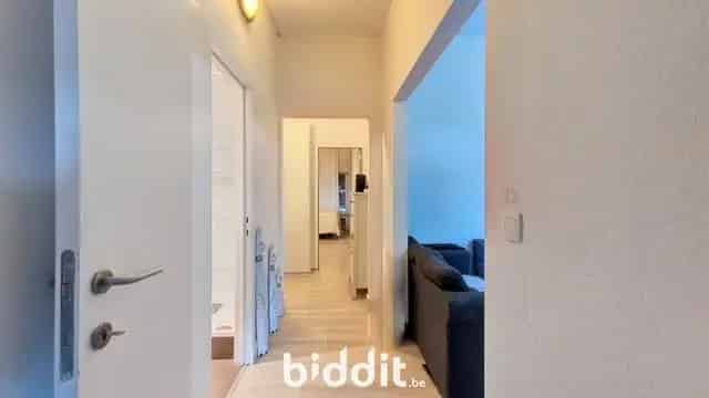 Bureau + flat au rez-de chaussée arrière gauche