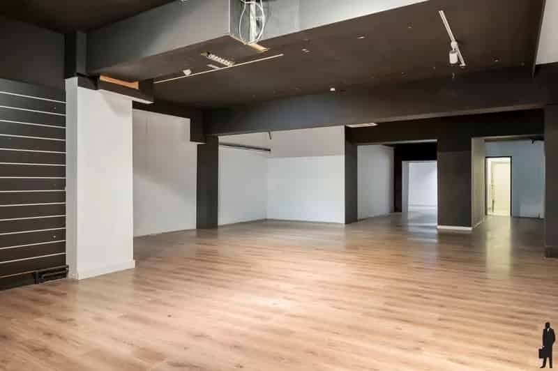 Ruim gelijkvloers handelspand met een oppervlakte van 180m²