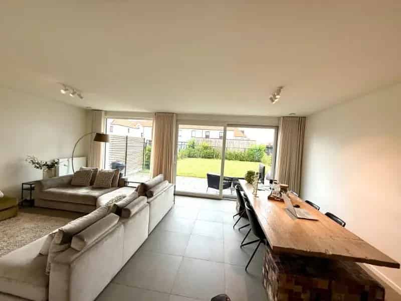 Recente, instapklare woning met 4 slaapkamers en garage
