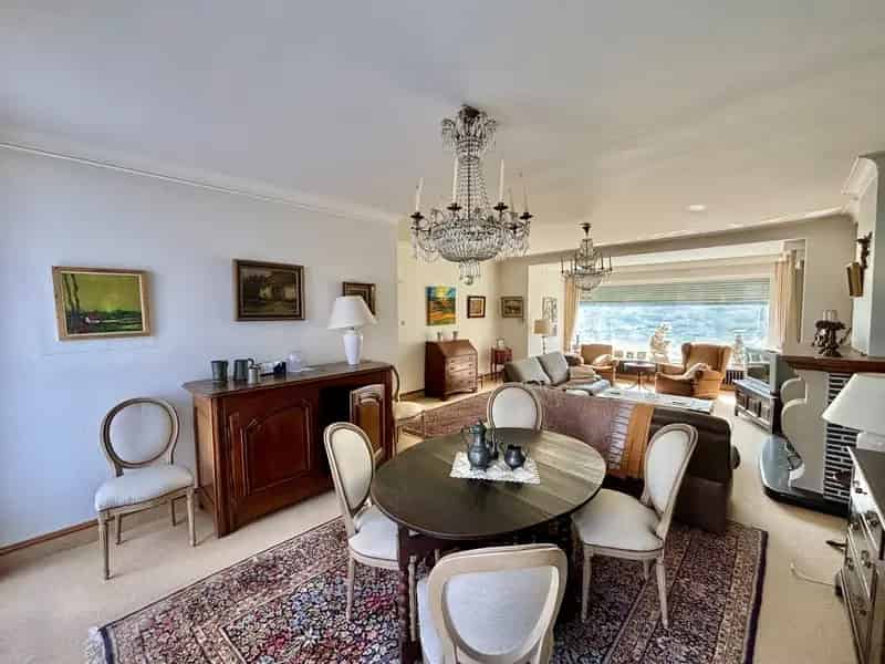 RUIME VILLA OP 1387M² MET VERANDA/PRAKTIJKRUIMTE, DUBBELE GARAGE  EN GROTE TUIN