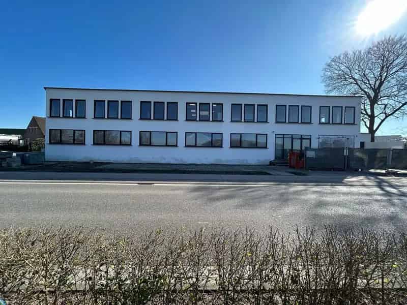 Ruimte voor ambacht en/of opslag met gezamenlijke serviceruimtes