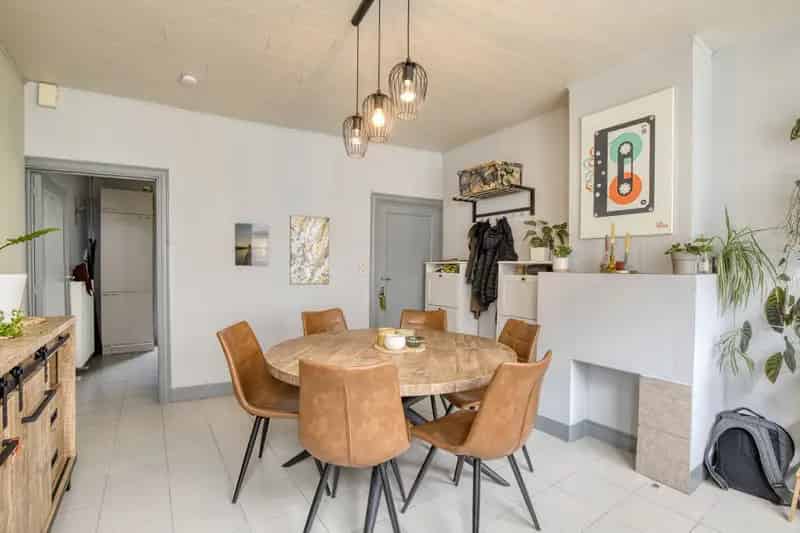 Gezellige rijwoning met terras te centrum Halle