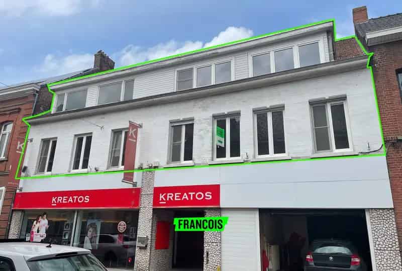 Ruim duplex appartement met 3 slaapkamers en 2 badkamers en terras in centrum Poperinge