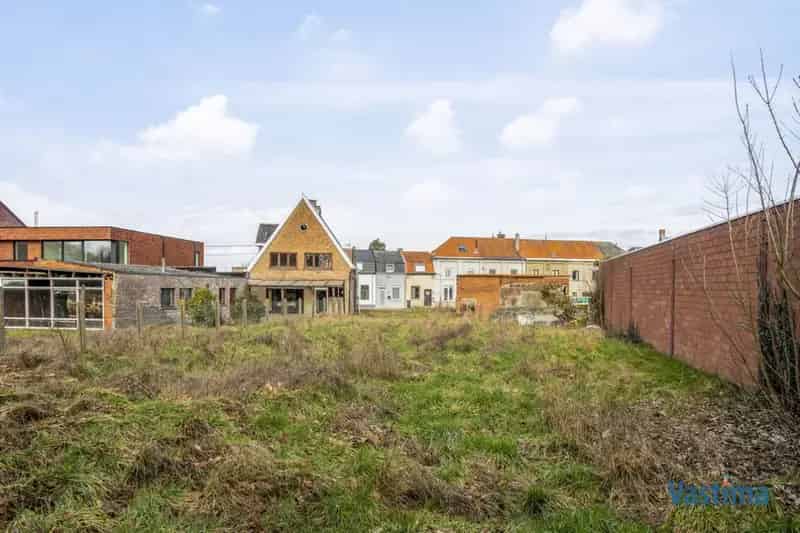 Bouwgrond in verkeersluwe straat nabij dorpskern Lede