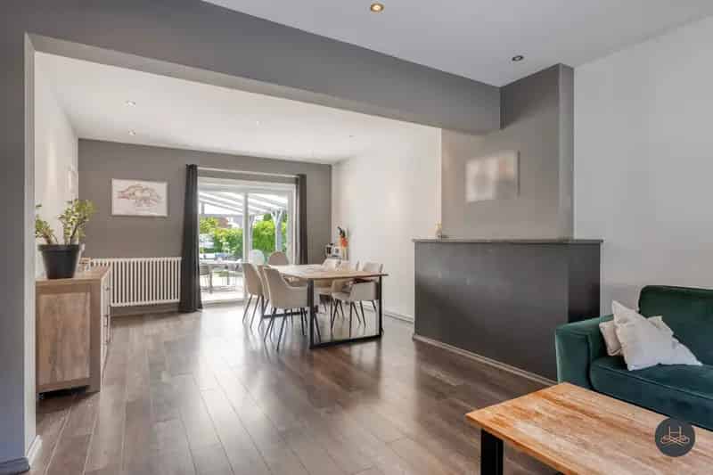 Charmante halfopen woning en tuin op strategische locatie